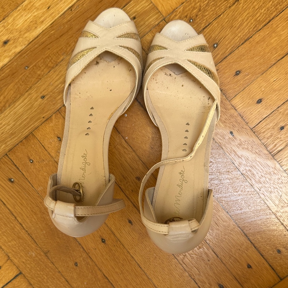 Elegant Women's Sandals in Beige and Gold